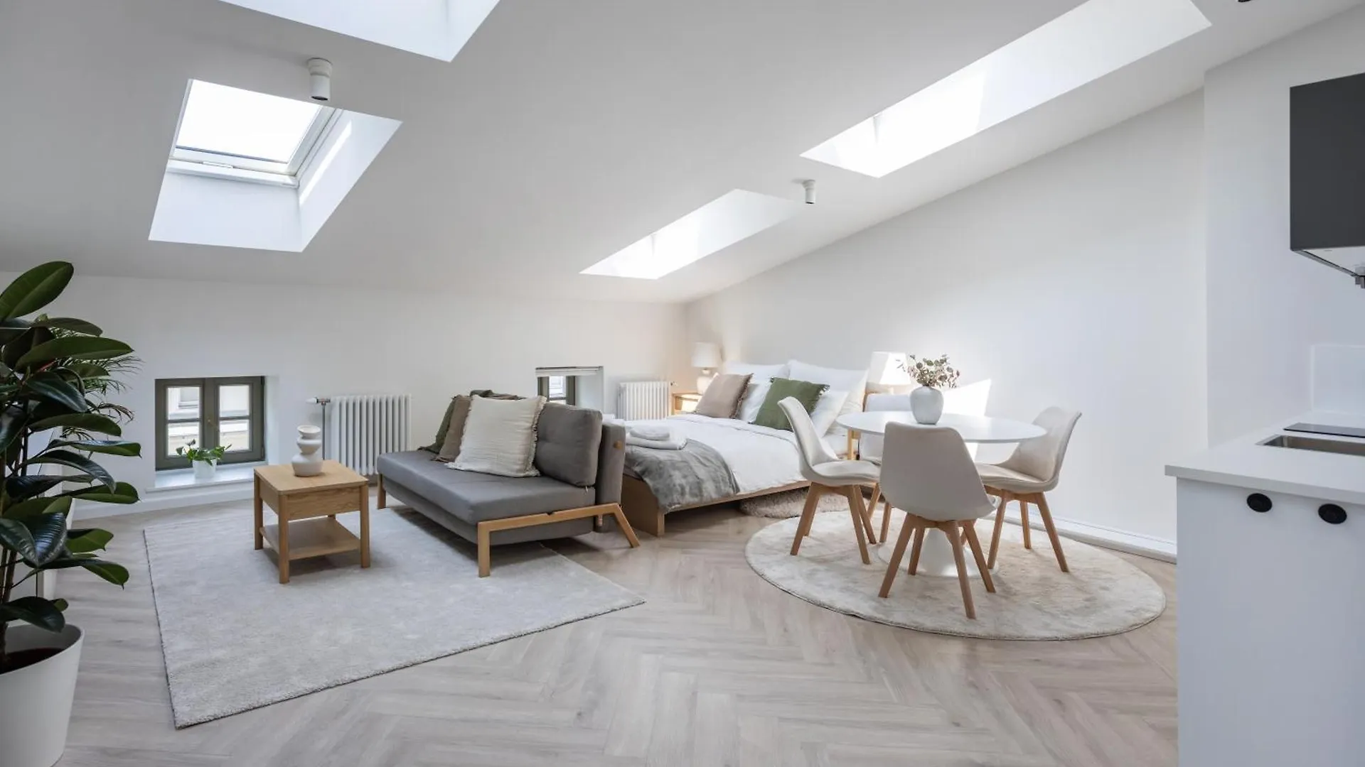 Studio Premium With Air Conditioning For Couples In The Heart Of Krakow, Main Square Apartment